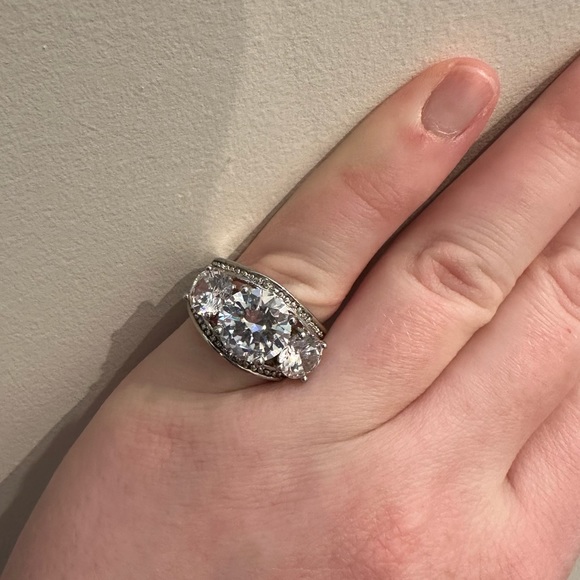 Fake ring - Picture 1 of 7